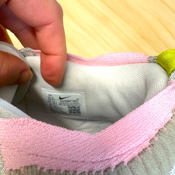 Nike Basketball Cosmic Unity 3 “Bring it Outside”, Size 10.5 - Picture 5 of 7